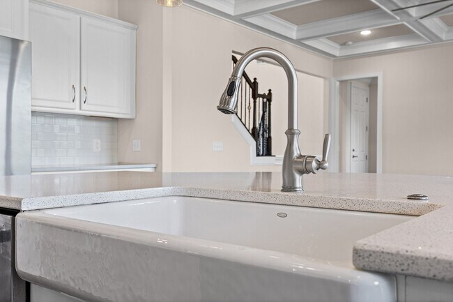 Building Photo - Stunning 4 bedrm, 3.5 Bath home in Chapel Cove of South Charlotte!