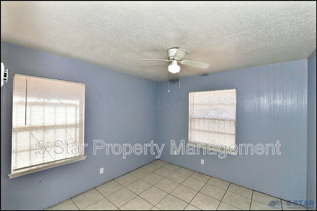 Building Photo - 5613 Creston Ave