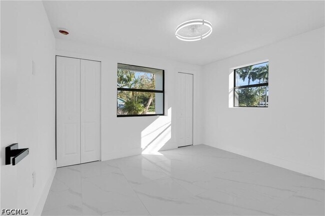 Building Photo - 356 New York Dr