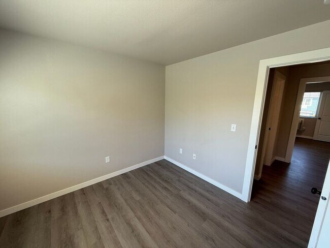 Building Photo - 2915 Waverly Dr SE