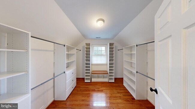 Building Photo - 43799 Abbott Pl