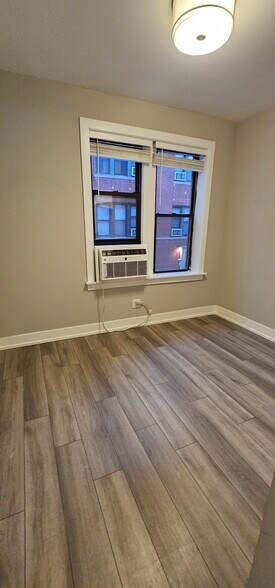 Building Photo - 3929 N Janssen Ave