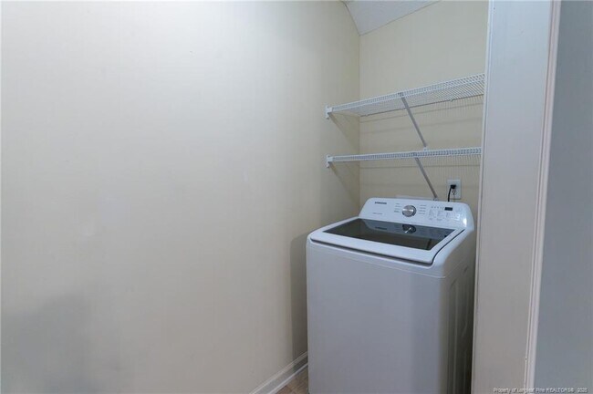 Building Photo - 705 Colonial Hills Dr