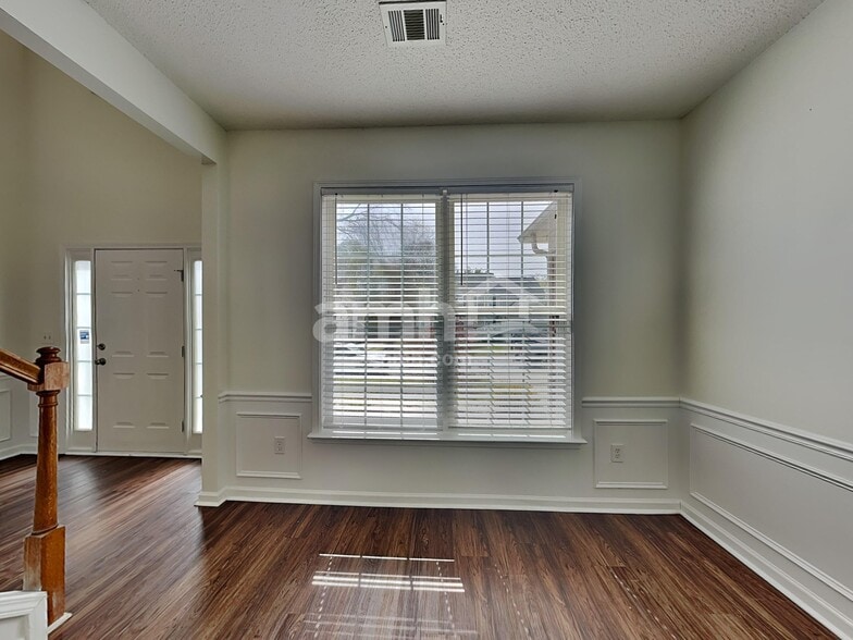 Building Photo - 105 Bay Hill Dr