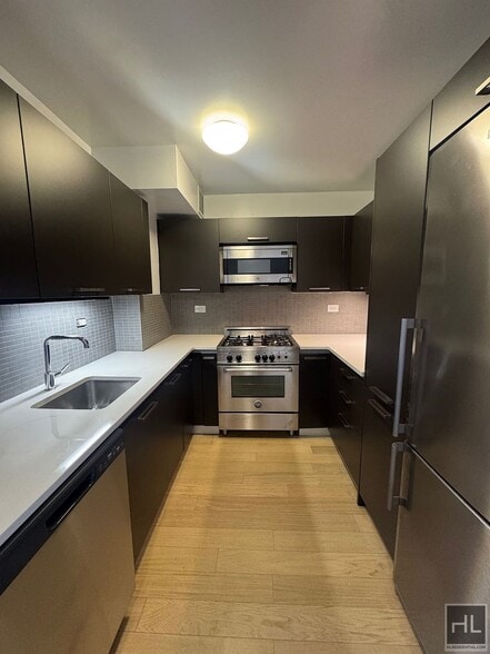 Building Photo - East 39th Street