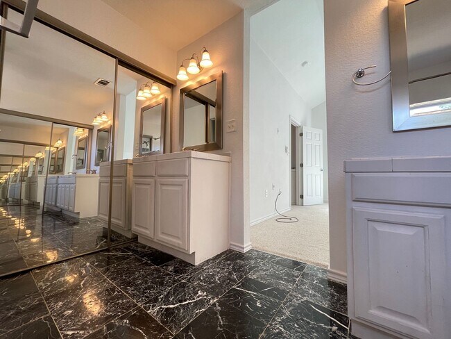 Building Photo - 3-Bedroom House on 1/2 an Acre for Rent in Killeen