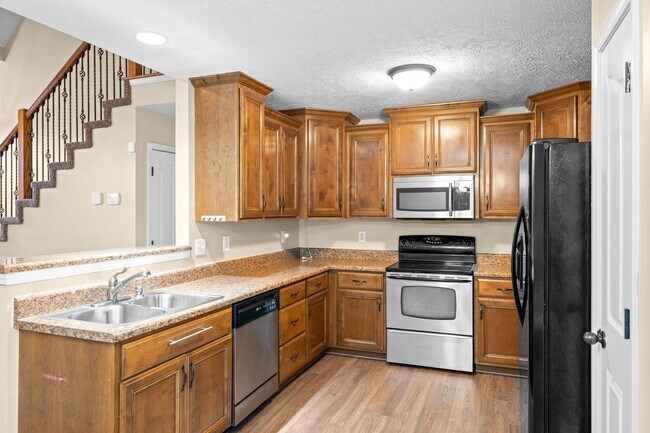 Building Photo - Pet Friendly Three Bedroom with Bonus!