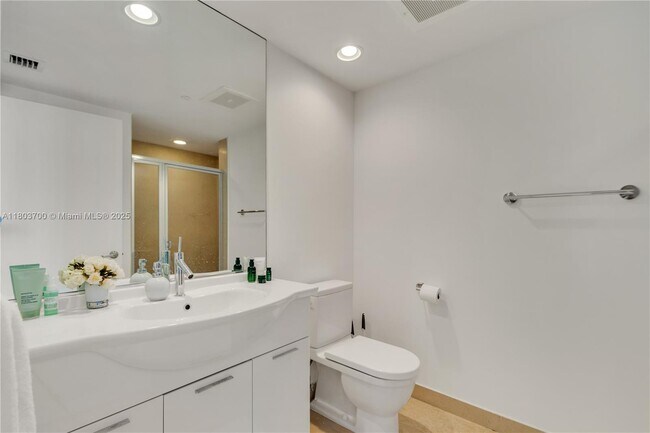 Building Photo - 465 Brickell Ave