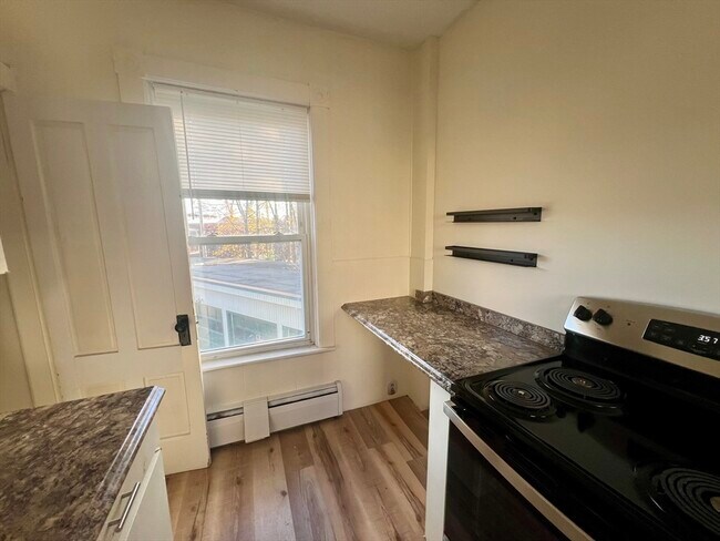 Building Photo - 14 Richmond St