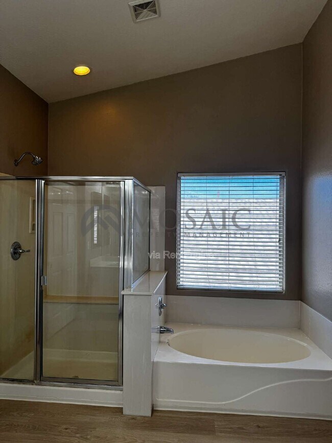 Building Photo - 3356 E Mayberry Ave