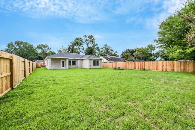 Building Photo - 11611 Moltere Dr