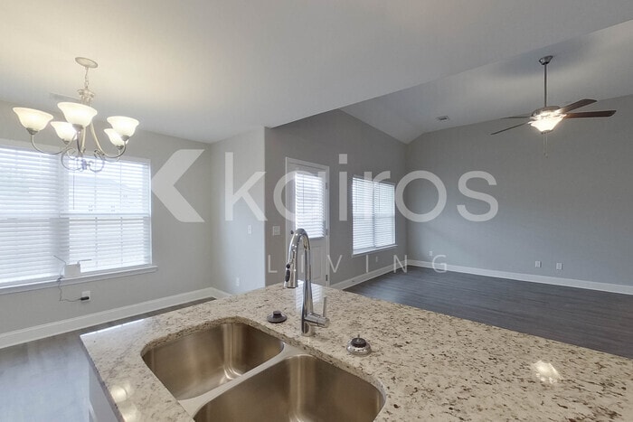 Building Photo - 300 Hemlock Ct