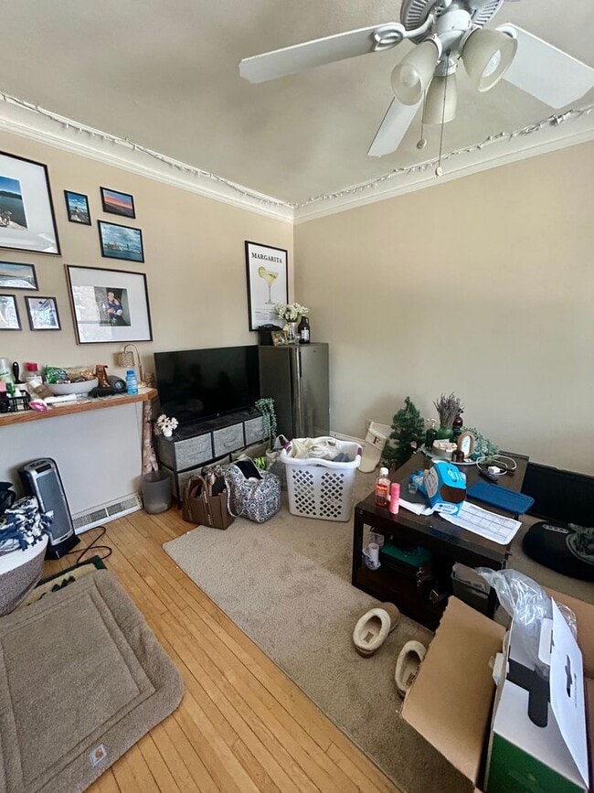 Building Photo - Available June 2025 - 5 Bed, 1 Bath home near campus!