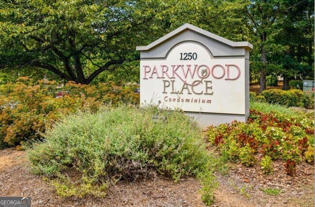 Building Photo - 1250 Parkwood Cir SE