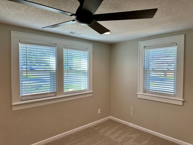 Triple windows, ceiling fan for optimal air movement - 2304 Belle Ave NE