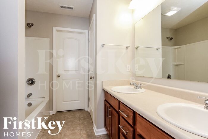 Building Photo - 15526 Farmland Ct