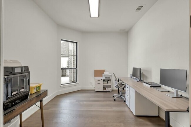 Building Photo - 212 S Empress Grn Pl