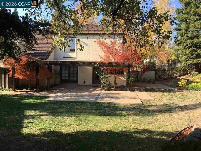 Building Photo - 13 Deer Meadow Ct