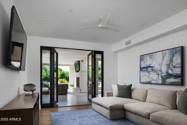 Building Photo - 7730 N Mockingbird Ln