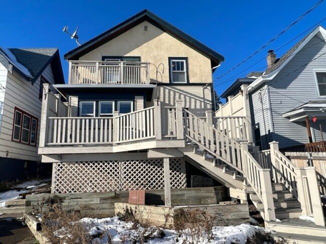 Building Photo - Duluth MN - 3 Bedroom - 2 Bath - 1 Car Gar...