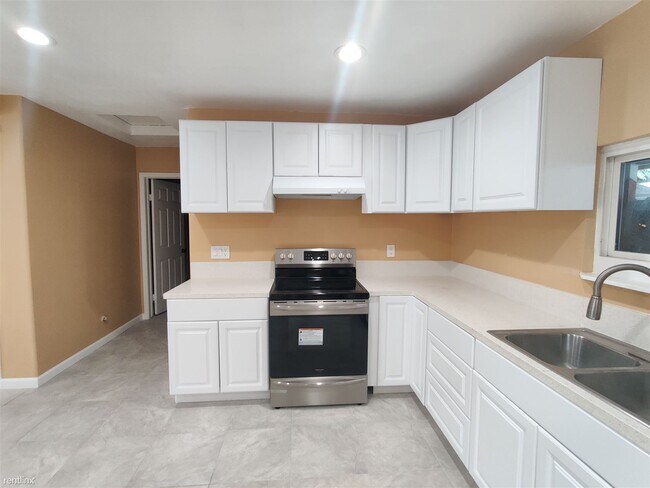Building Photo - 2 br, 2 bath House - 739 D St