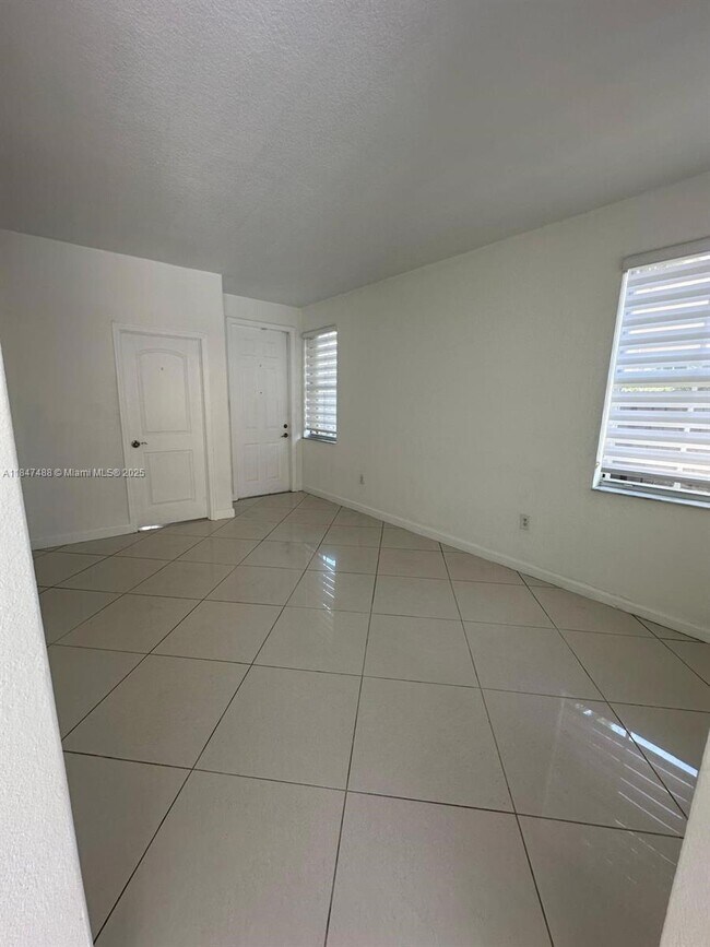 Building Photo - 7454 NW 112th Pl