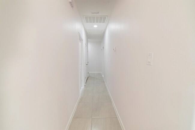 Building Photo - 154 Lagos Ave