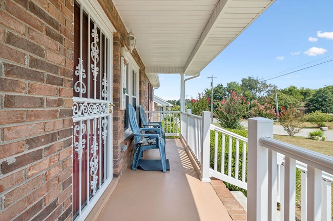 Building Photo - 1073 Bobcat Dr