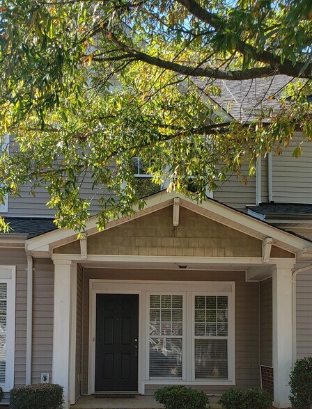 Entrance - 1011 Laparc Ln