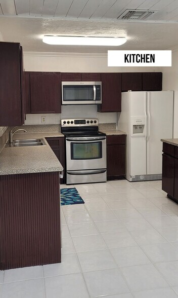 Kitchen - 129 NE 5th St