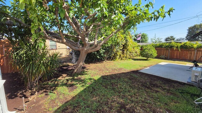 Building Photo - Beautifully Remodeled Detached 2 Bed 1 Bath Home with yard and pet friendly!