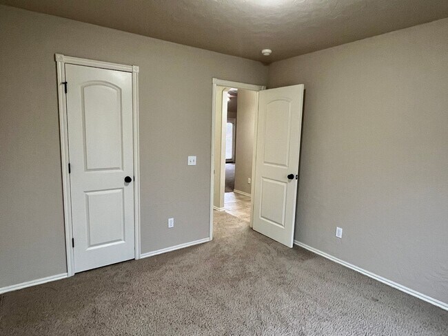 Building Photo - Great 3 Bed, 2 Bath Home in Moore Schools