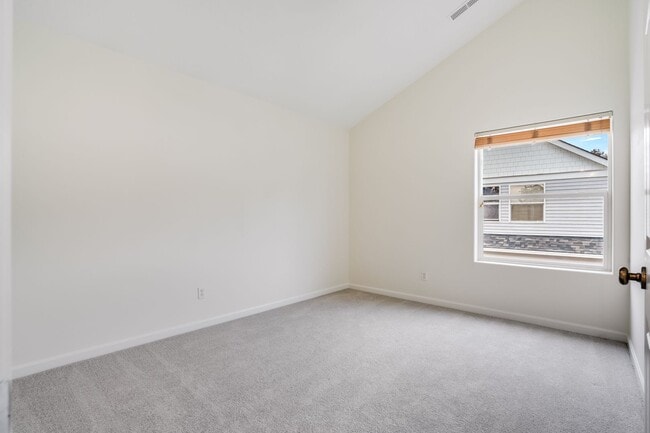 Building Photo - Beautiful 4 Bed, 3 Bath Rental Home in Hil...