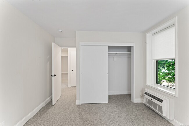 Building Photo - 7 4th St