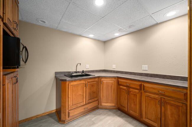 Building Photo - 1202 E 61st St