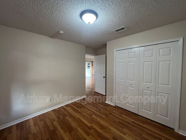 Building Photo - 3037 Bonkirk Dr