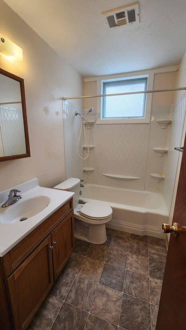 Bathroom - 3260 Mohawk St