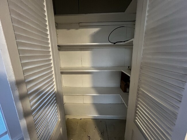 Building Photo - 158 Holland St