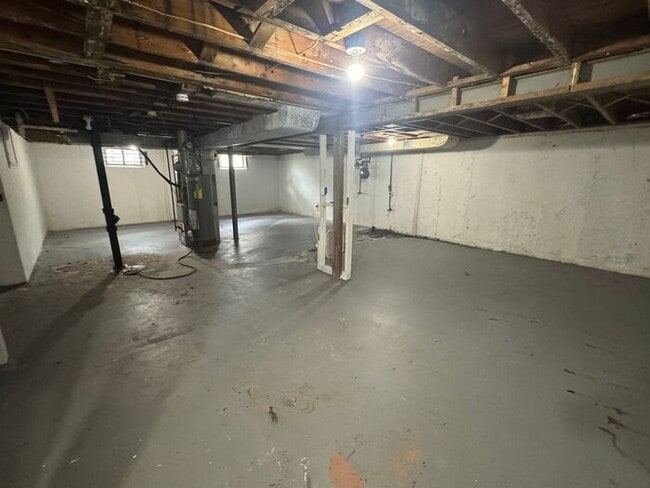 Building Photo - Freshly renovated 4bed/1bath