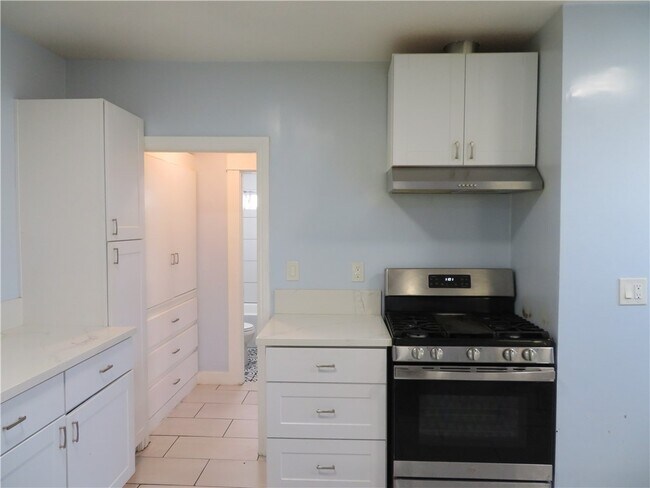 Building Photo - 3923 Normandie Ave