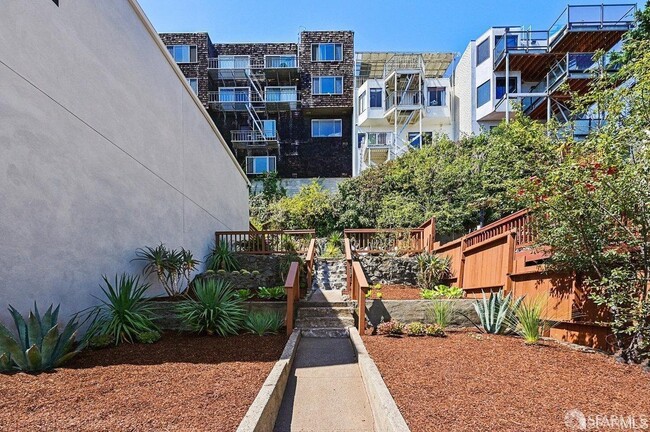 Building Photo - 646 De Haro St
