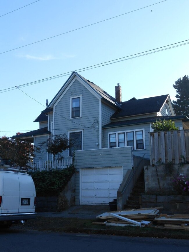 Building Photo - Historic Victorian Charm