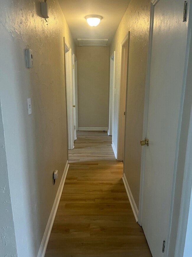Building Photo - 706 Cottonwood Ct
