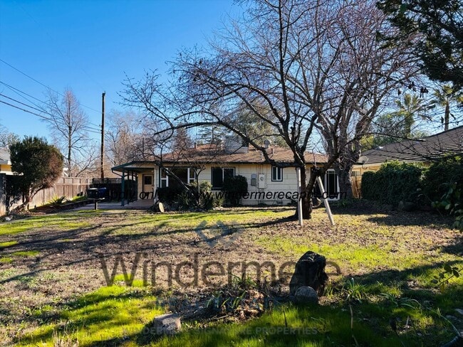 Building Photo - Charming 2 bedroom with HUGE yard in beaut...
