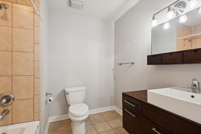 Building Photo - 650 W Wayman St