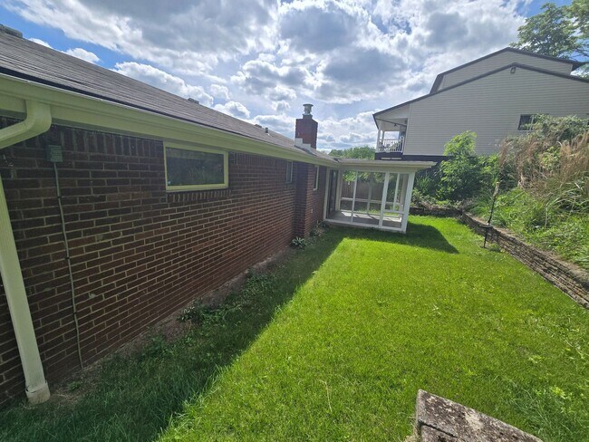 Building Photo - Updated 3 Bedroom Home - Available NOW!