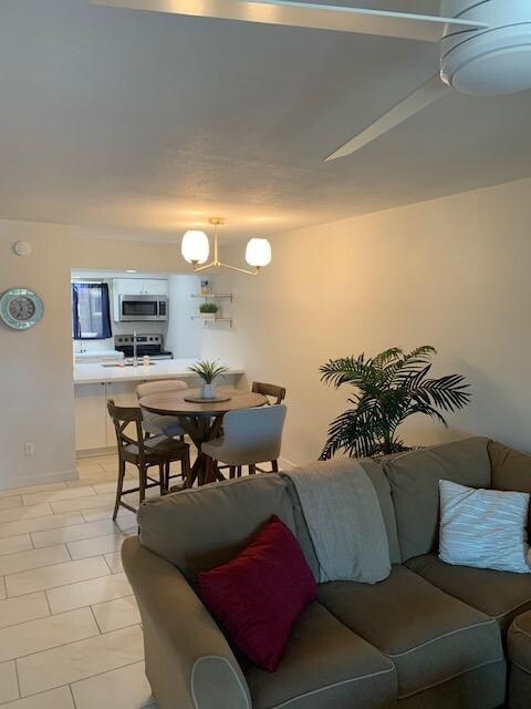 Building Photo - 7436 E Chaparral Rd