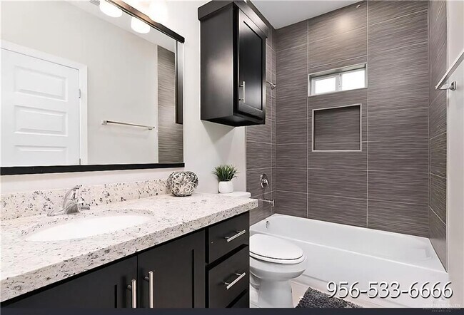 Building Photo - 18 Las Vistas Ln