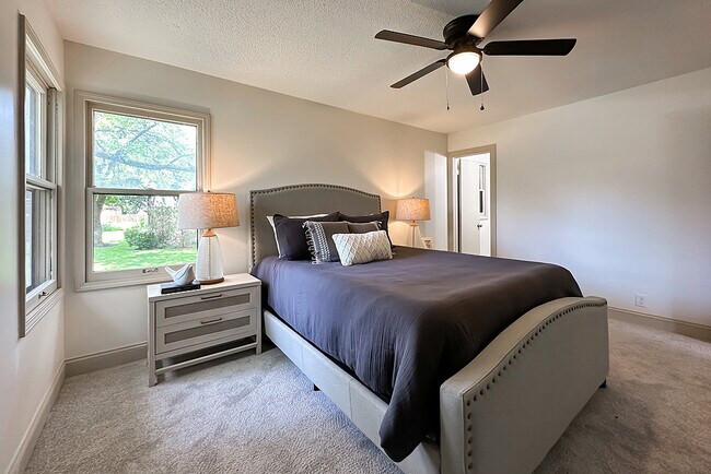 Building Photo - 922 N 122nd St