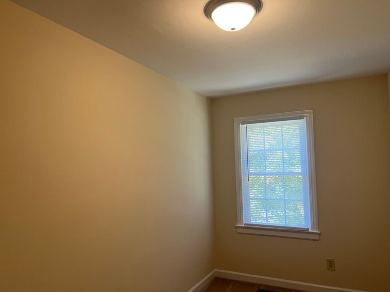 Building Photo - 2505 Saint Christopher Cir SW